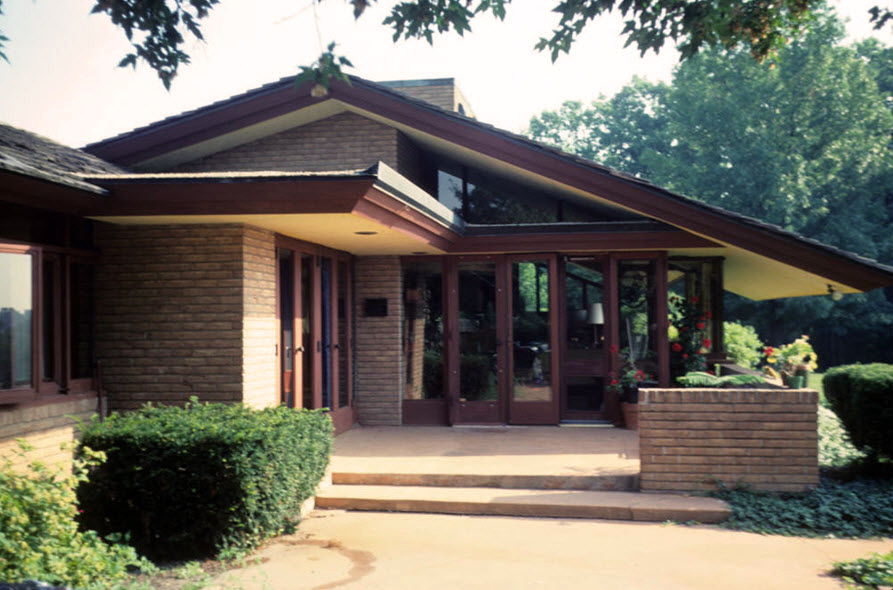Donald A. and Mary Lou Schaberg House, Okemos. Courtesy of the Joseph Messana Architectural Image Collection, University of Nebraska-Lincoln Libraries.